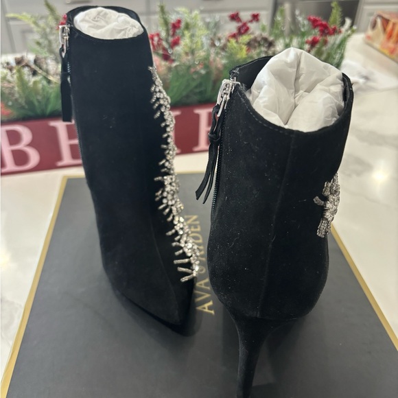 Ava and Aiden embellished rhinestone boots size 6 - Picture 2 of 9
